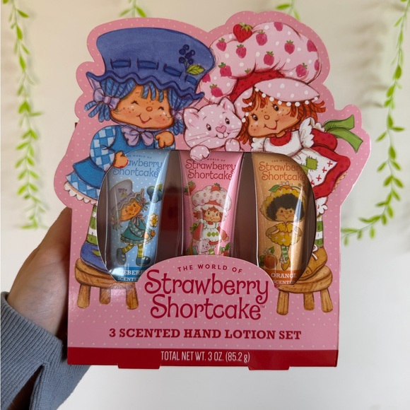 Strawberry Shortcake Other - Strawberry shortcake 3-Scent Hand Lotion Gift Set